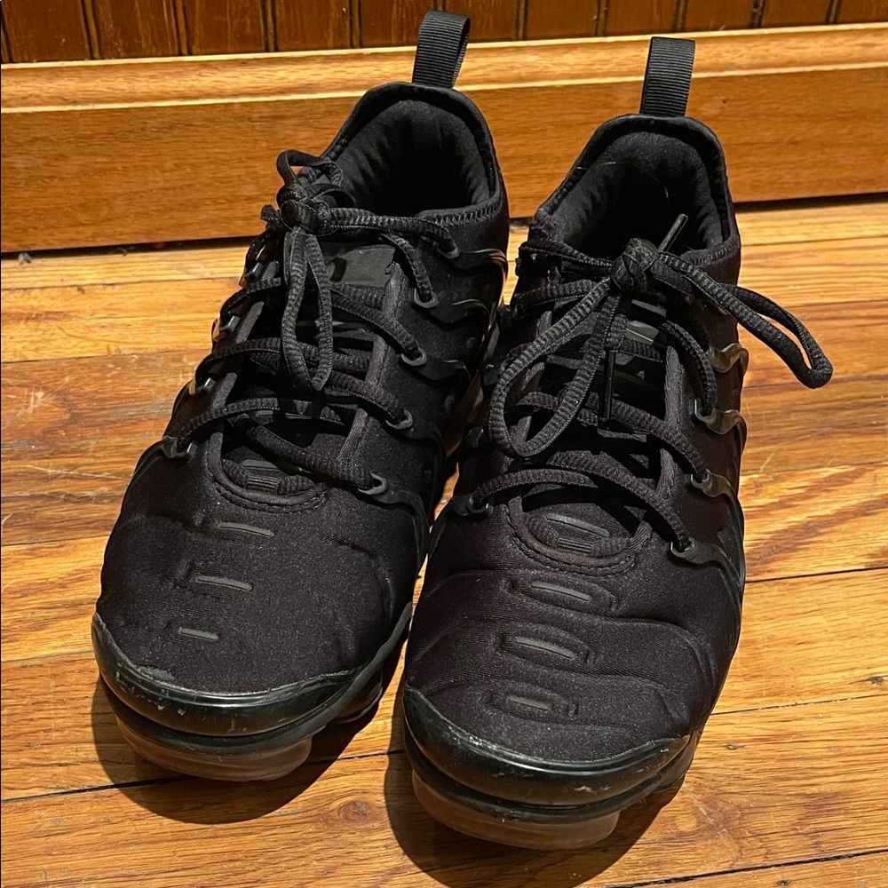 SIZE 9 NIKE AIR VAPORMAX PLUS - WOMENS